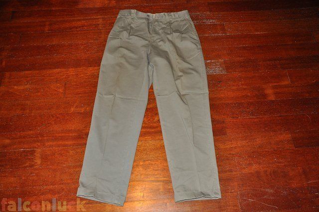 GAP 33x32 Used Mens Relaxed Fit Khaki Pants Light Gray  